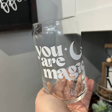 Copo de vidro estilo lata 'You Are Magic' com tema celestial e lua por atacado de Boho Sips