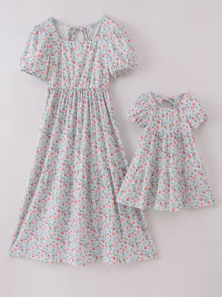 Robe imprimée florale maman et moi pour la vente par Aspen Rain Boutique