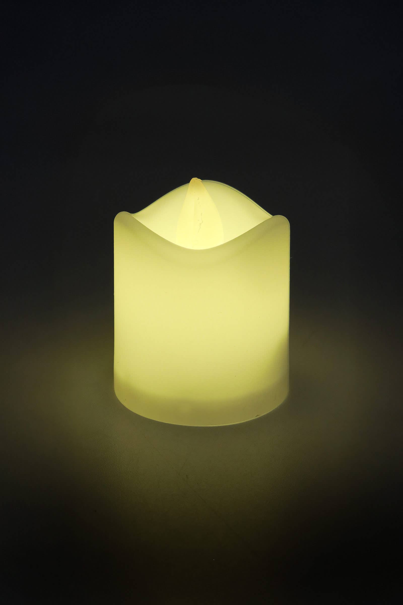 SURTIDO Velas LED sin llama de colores - 24 unidades de venta al por mayor en Faire13