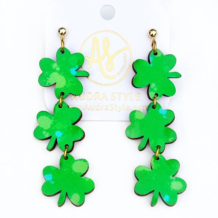 Pendentif Trèfle Éclaboussure Verte - Boucle d'oreille de la Saint-Patrick pour la vente par Audra Style