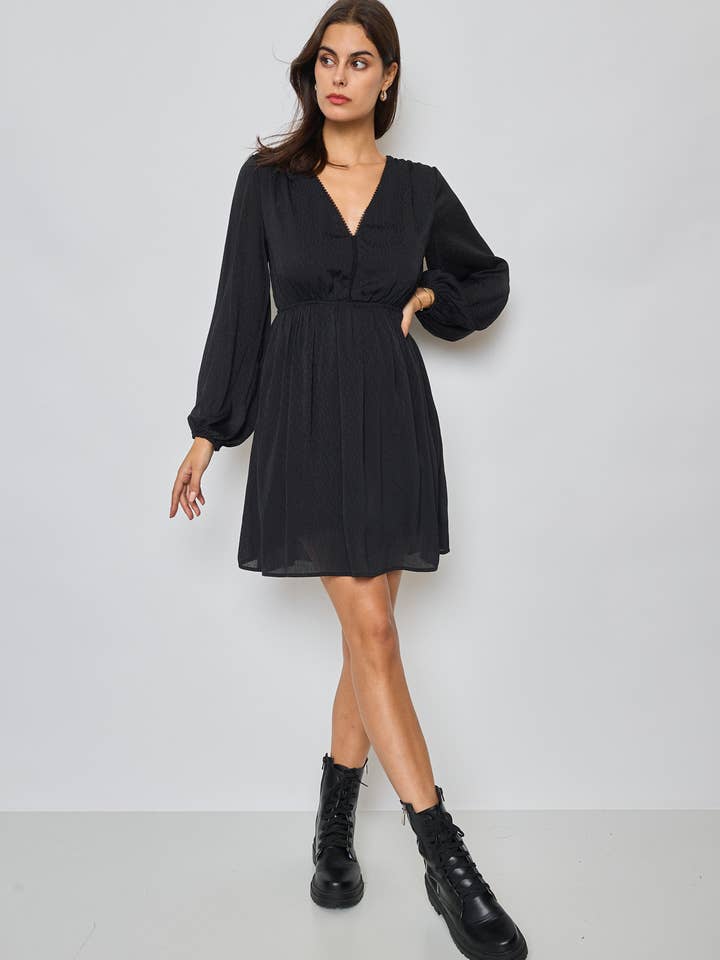 LOVIE & CO - Wholesale Dress - Women's - Short CARNATION dress, satin floral, long sleeves