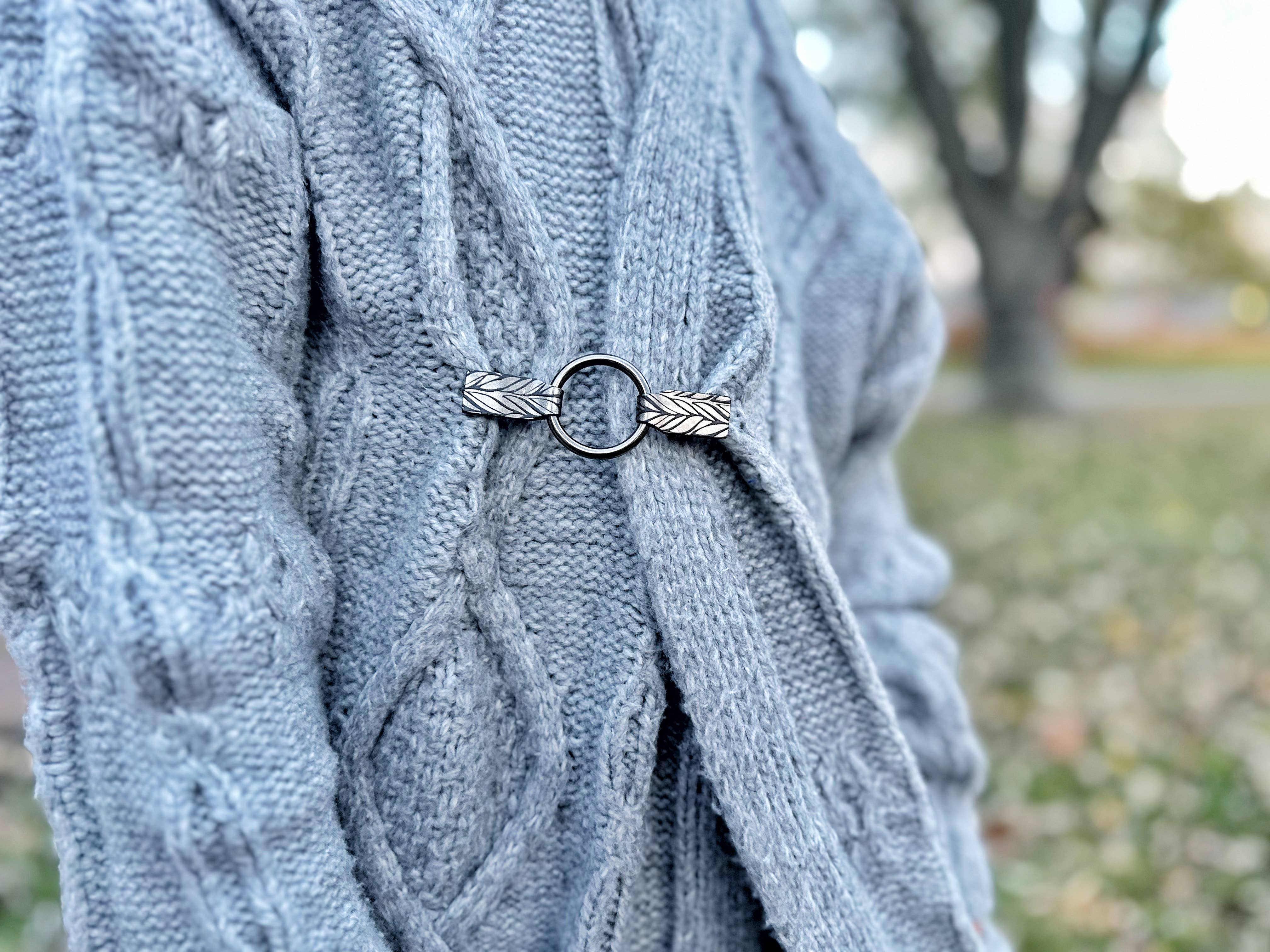 KardiKlips - Wholesale Belt - Unisex - Cinch Clip for Clothes Black w/ Silver Leather Scarf Clasp6