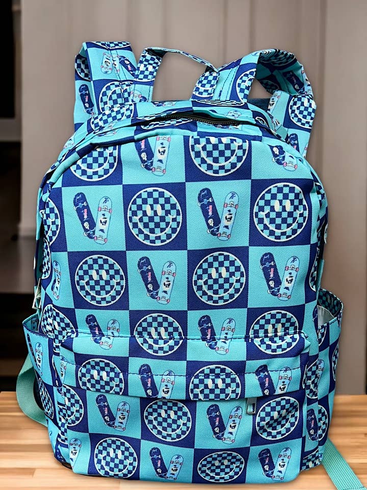 Petit sac à dos Blue Checker Skateboard pour la vente par Kids Charm Online