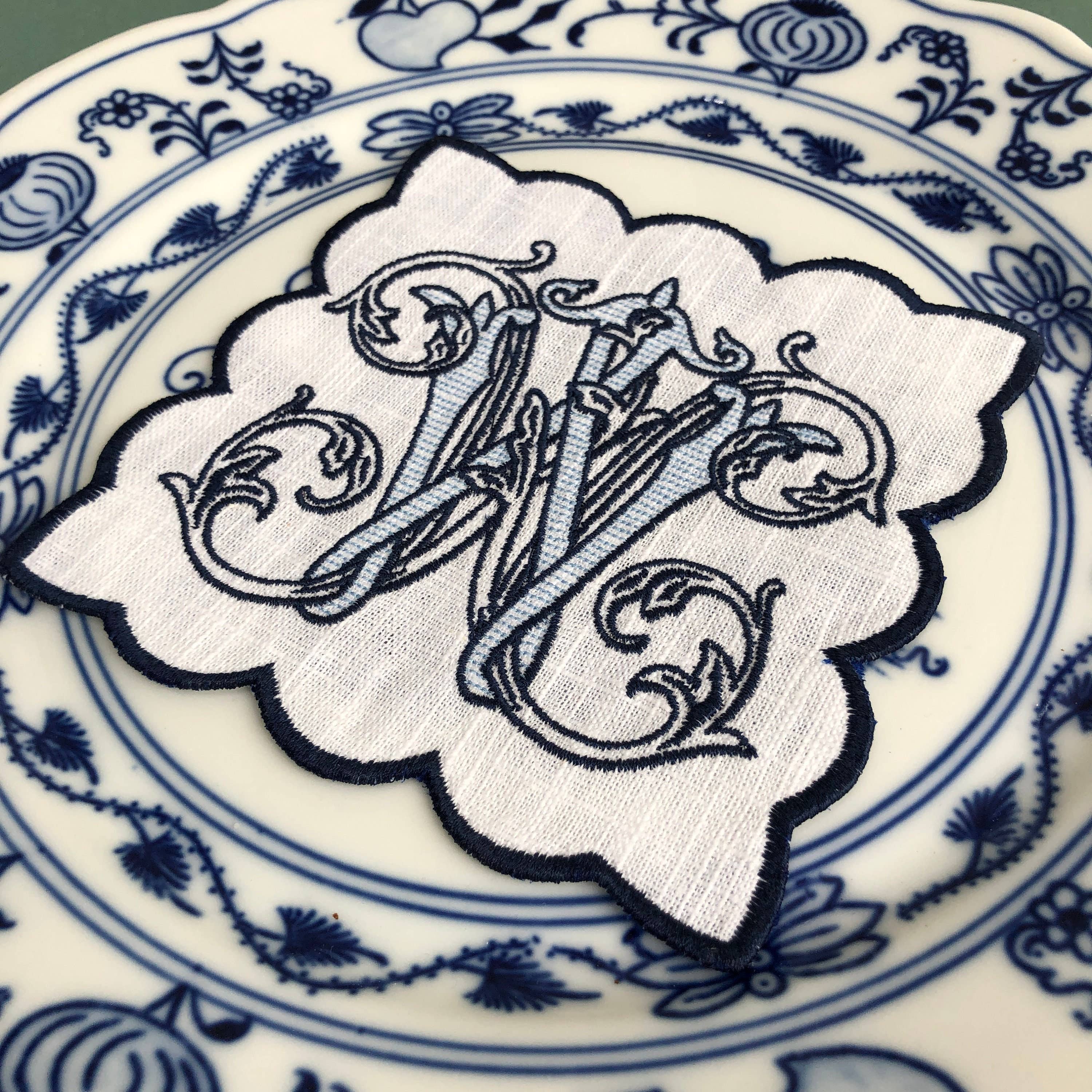 Belle Linen – wholesale Dinner & cloth napkin – Set of 4 Vintage Monogram Scalloped Linen Cocktail Napkins1