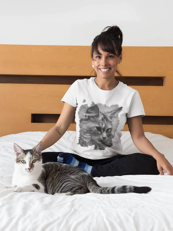 T-shirt donna bianca con stampa Maine Coon – ULTRABASIC 00222 per la vendita all'ingrosso da parte di ULTRABASIC