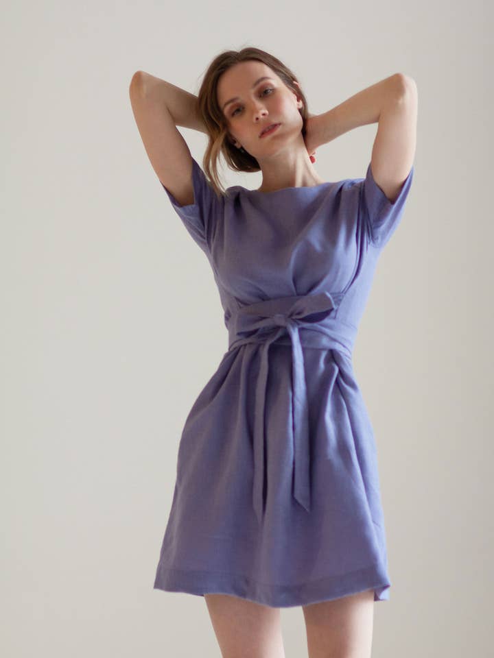 Wickelkleid aus Leinen mit Bindegürtel für Damen, kurz für den Großhandel von Nich Linen