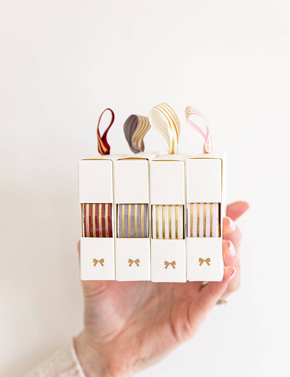 Bespoke Letterpress – Großhandel Band – Geschenke verpacken – Rotes Goldfolien-Geschenkband mit Streifen – 10 Meter6