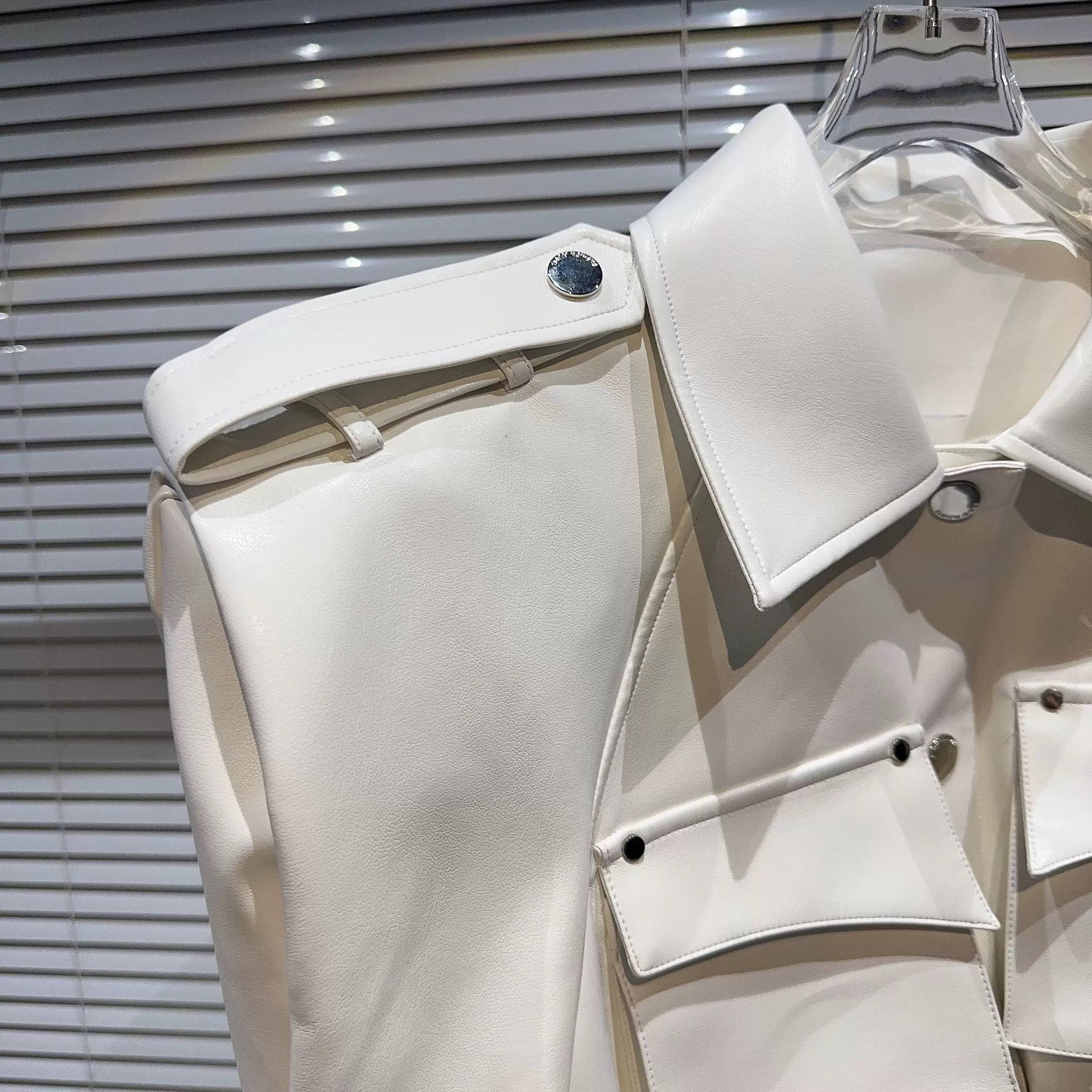 Productseeker – Casaco de couro - Mulher por atacado – JK194Casaco de Estilo Outono com Ombreiras em Pele Sintética8