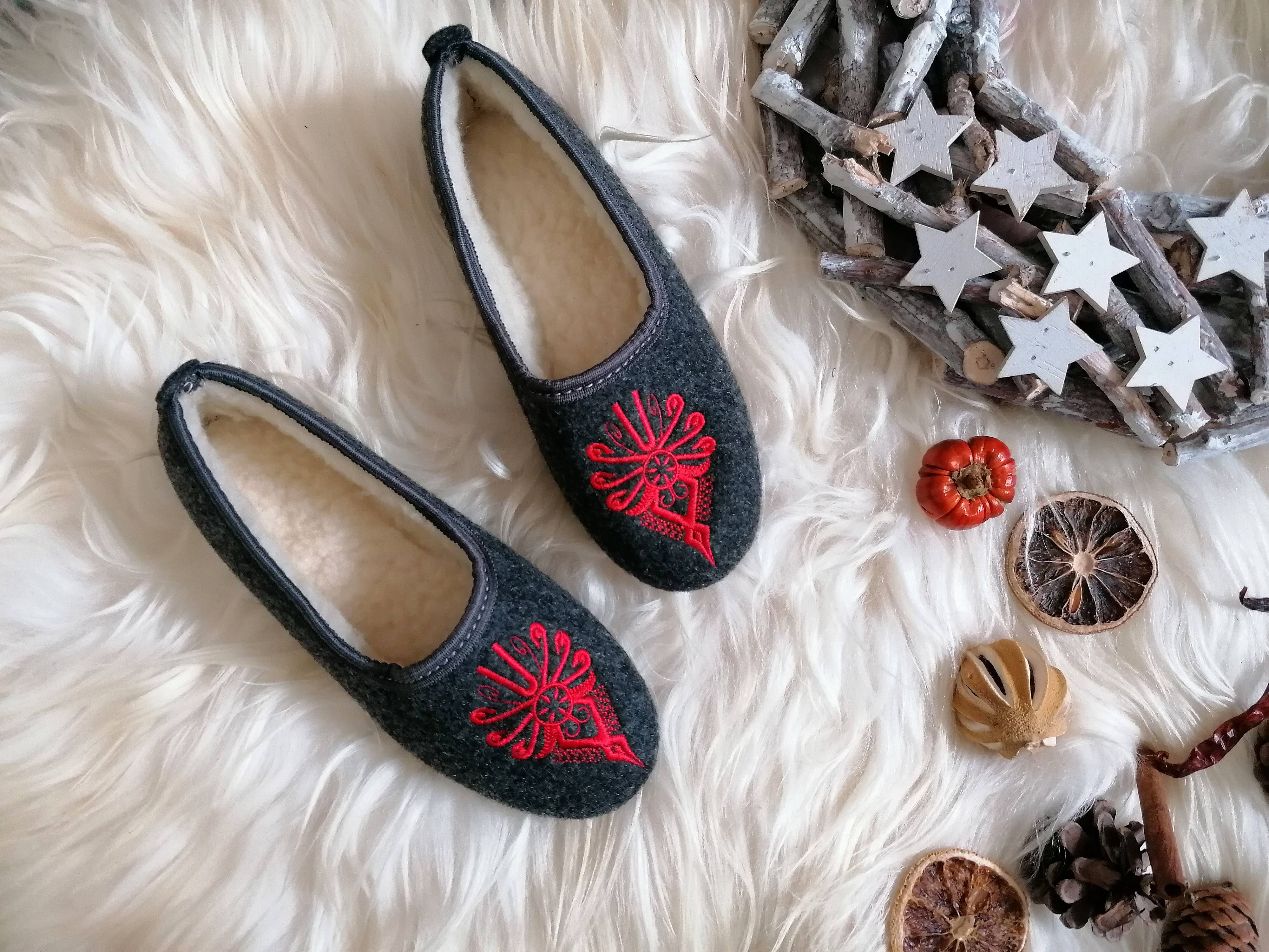 HomieeStudio – wholesale Slippers – Women's – Graphite Felt Ballerina Folk Embroidered Slippers5