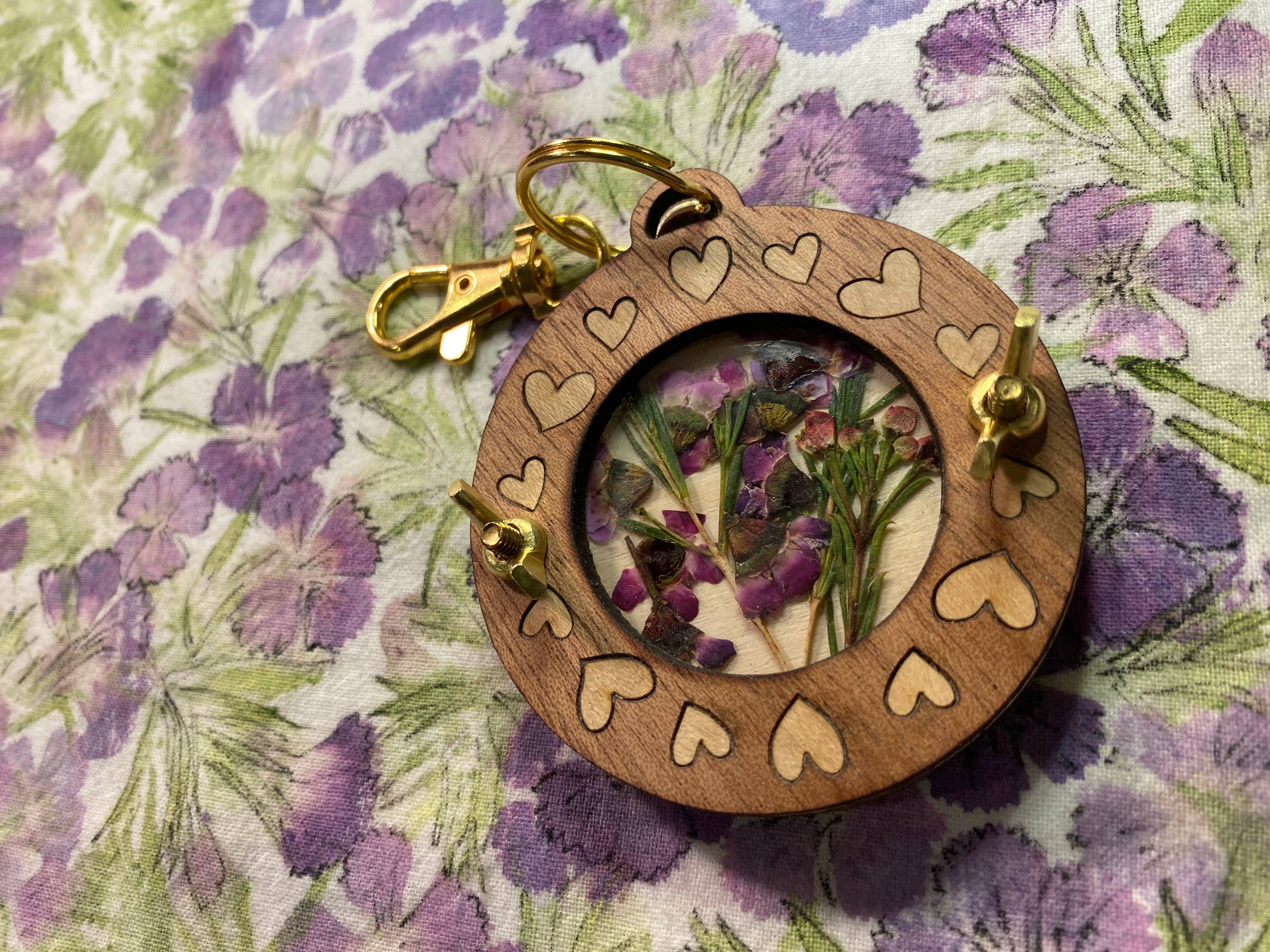 Holly Hills Lane - Wholesale Keychain – Women's - Mahogany Heart Pocket Flower Press Keychain with Oak Inlay5