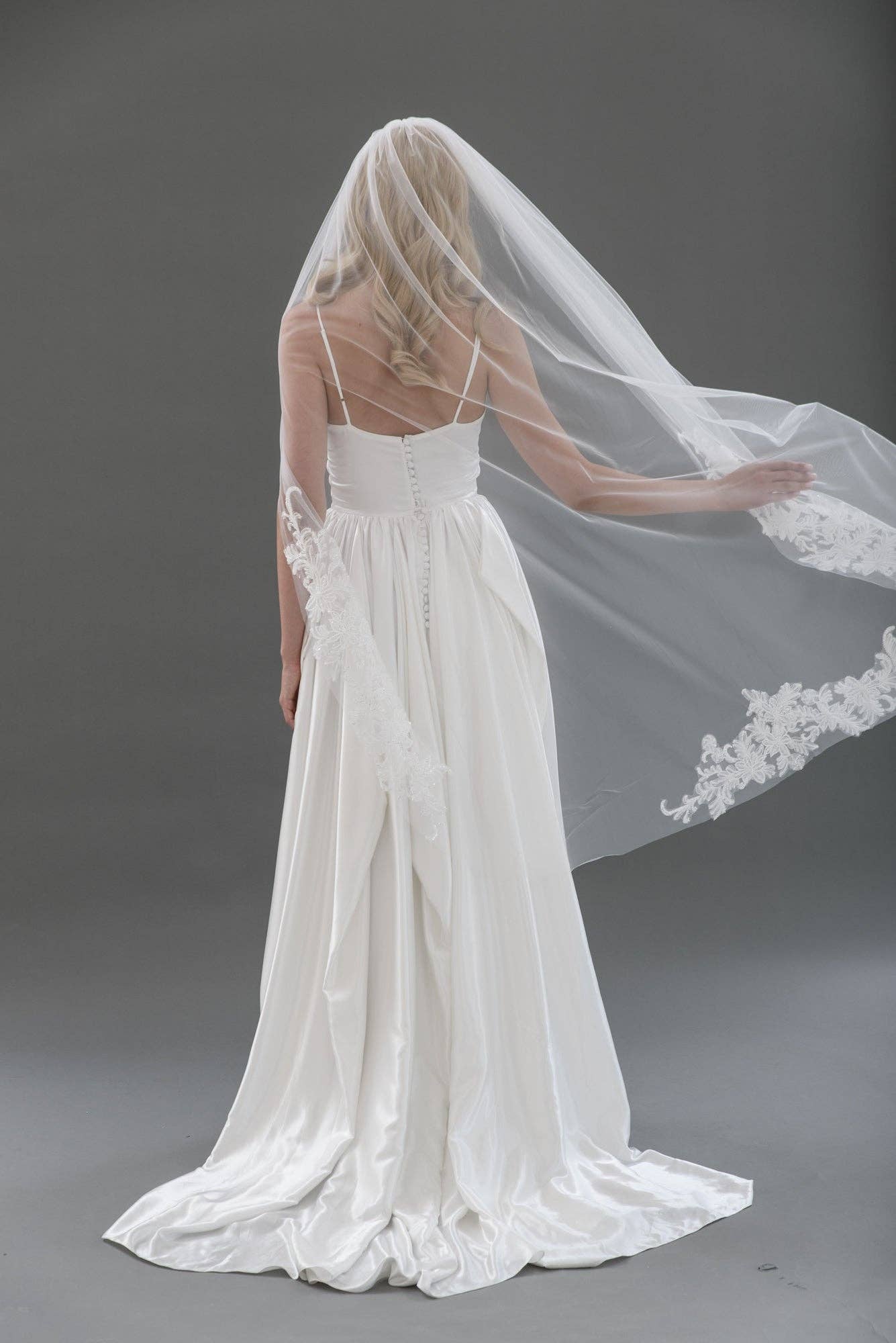 Heirloom Bridal Company - Wholesale Veil - Women's - Veil V24191