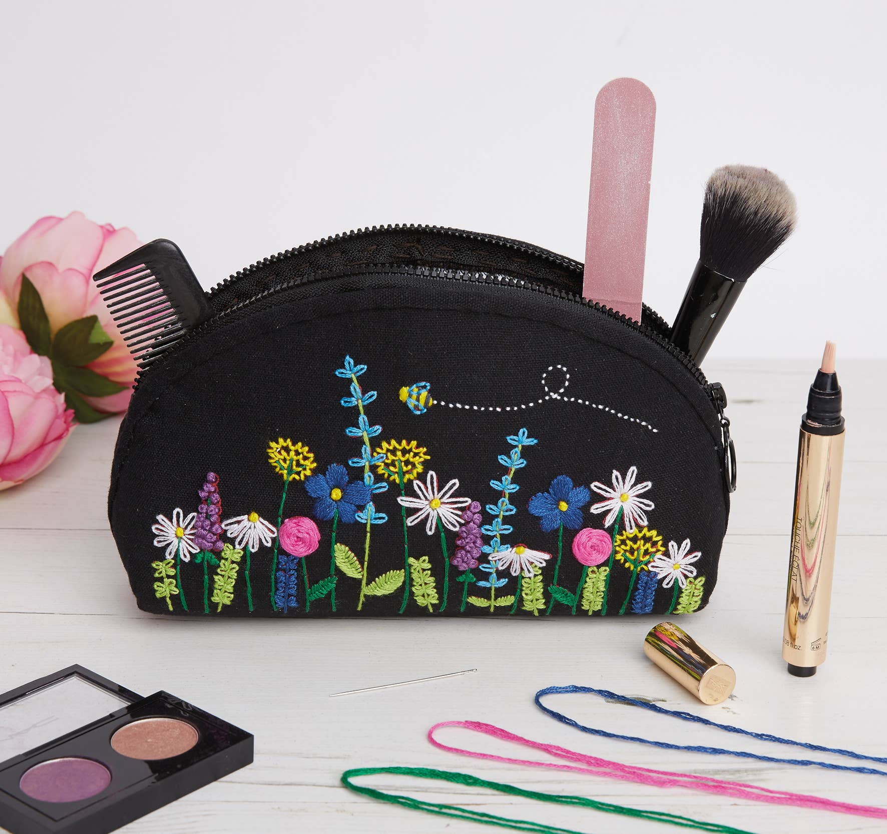 West Design Products - Venta al por mayor Material para bordado/punto de cruz - Kit de bordado Sew & So On - Bolsa de maquillaje3