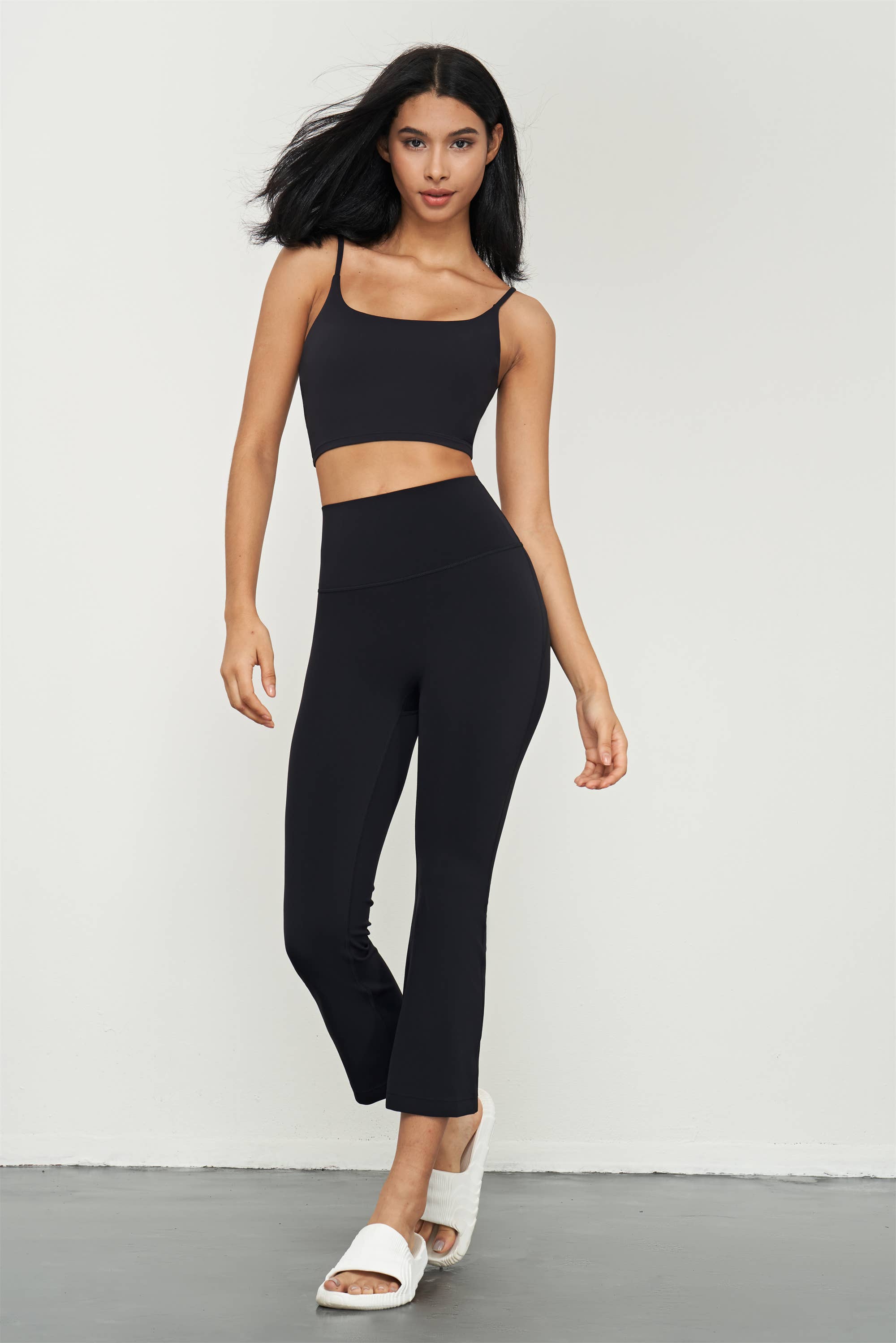 91thelabel - Vente Pantalon de sport – femme - Pantalon de yoga Zinnia Lycra® avec évasement à la cheville11