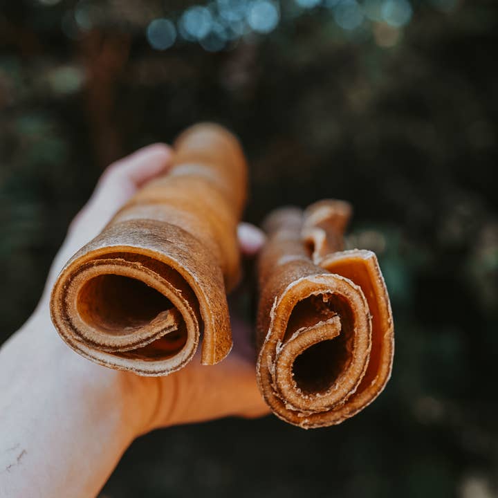 Litto Howler - Wholesale Pet Treats - Dog - Grass-Fed Beef Rawhide Roll | 8 Inches2