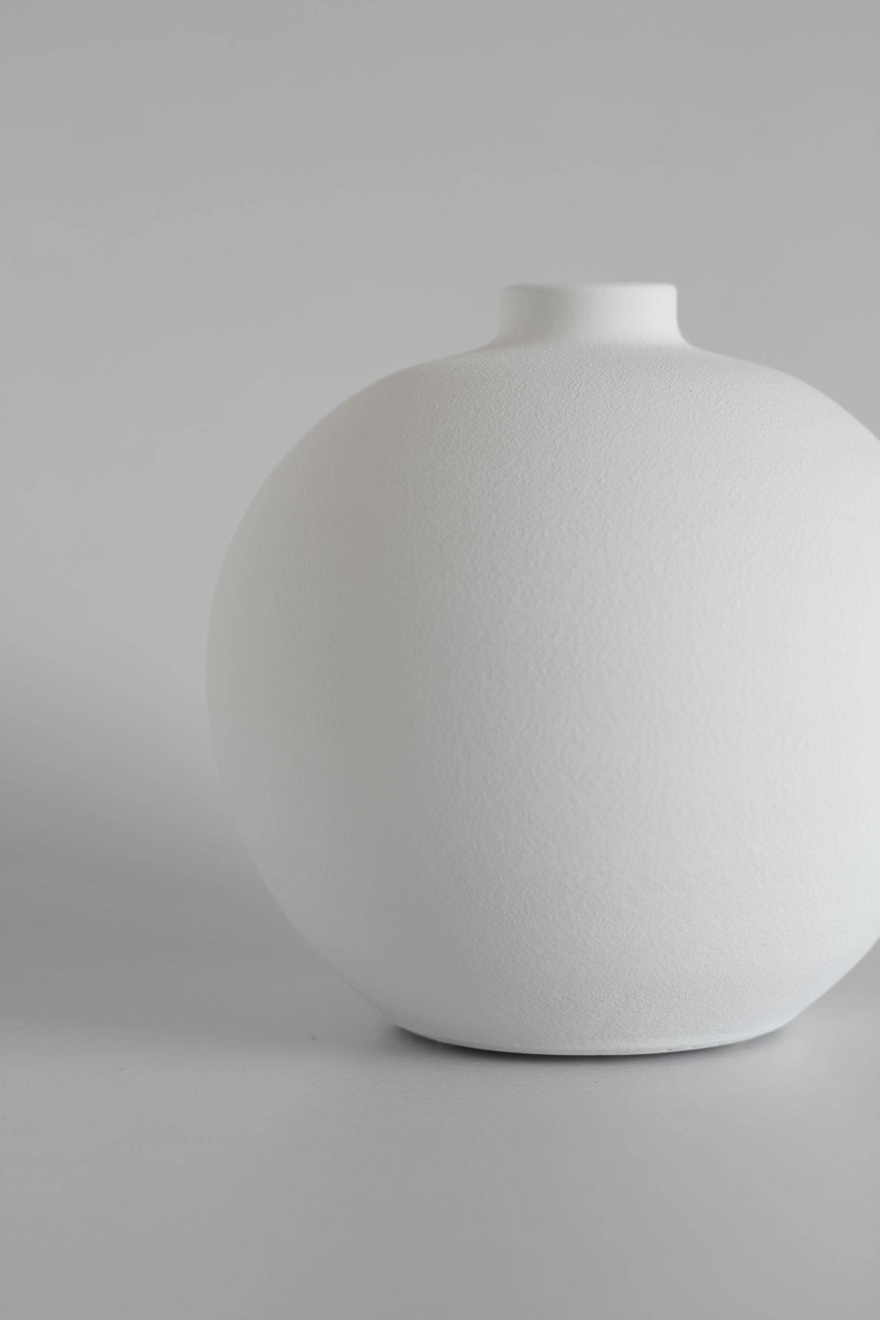 Blanc 03 - White vase -  Minimalist home decor for wholesale on Faire8