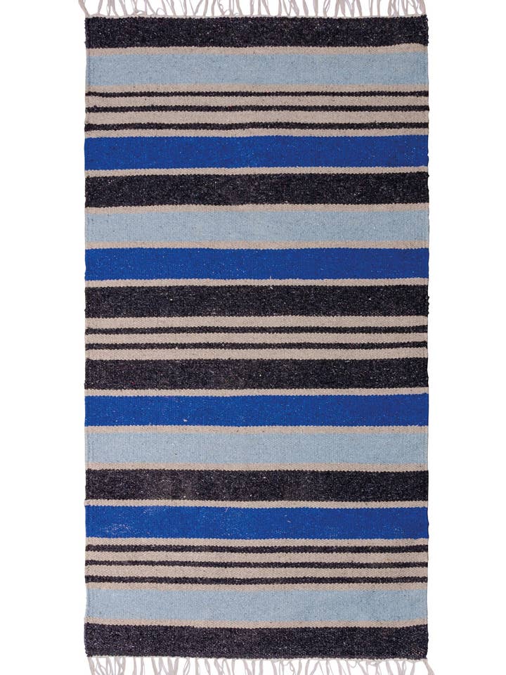 Mena blauw gestreept tapijt van gerecycled katoen 75 x 240 cm voor wholesale door Namaste