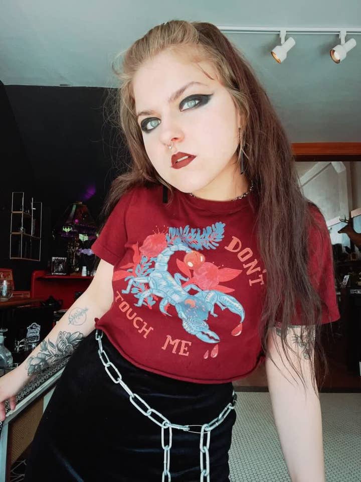 Camiseta unisex Don't Touch Me Scorpion Bella + Canvas para venta al por mayor de Autumn Eve's Art