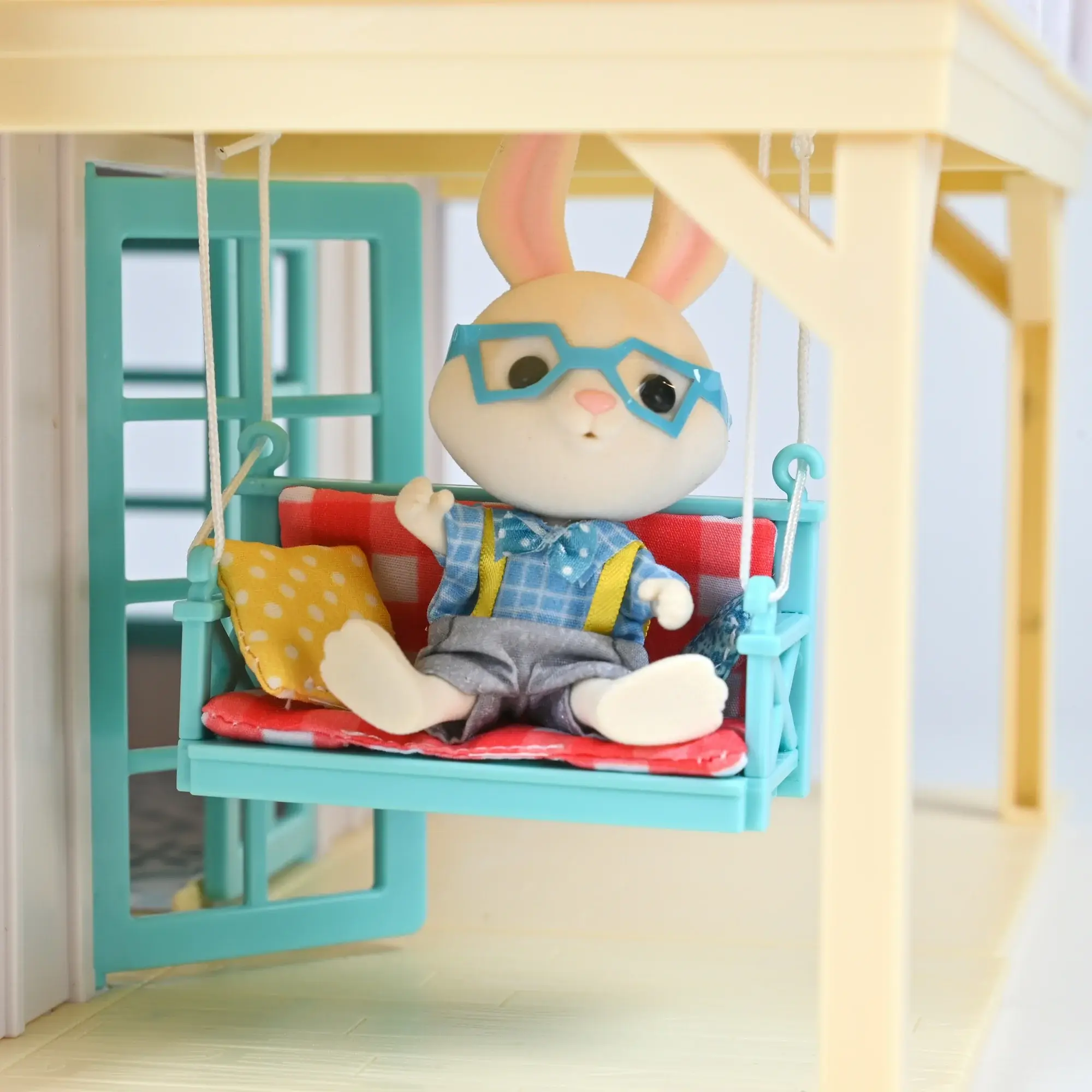 Variety Distributors - Wholesale Toy Set - Kids - Honey Bee Acres Buzzby Farmhouse 51 Piece Dollhouse3