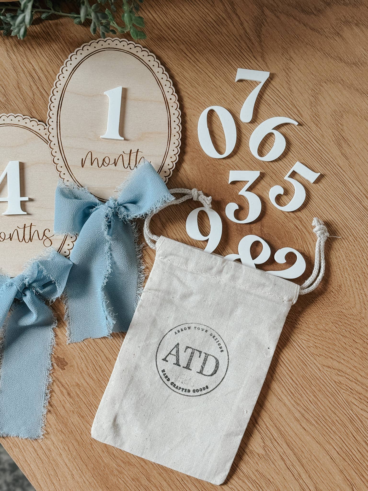 Arrow Town Designs – Engroshandel Mindesamler - Børn og baby – Mindebaby milepæl fotorekvisit skilt4