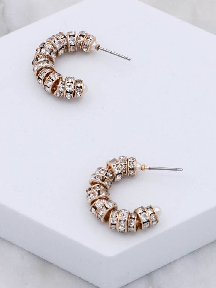 Oorbellen met fonkelende ronde metalen pavé-hoepels voor wholesale door Mint & Shine