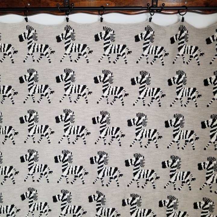 Madam Sew - Wholesale Clothes hangers - 20pc Curtain and Quilt Tapestry Metal Hanger Home Decor5