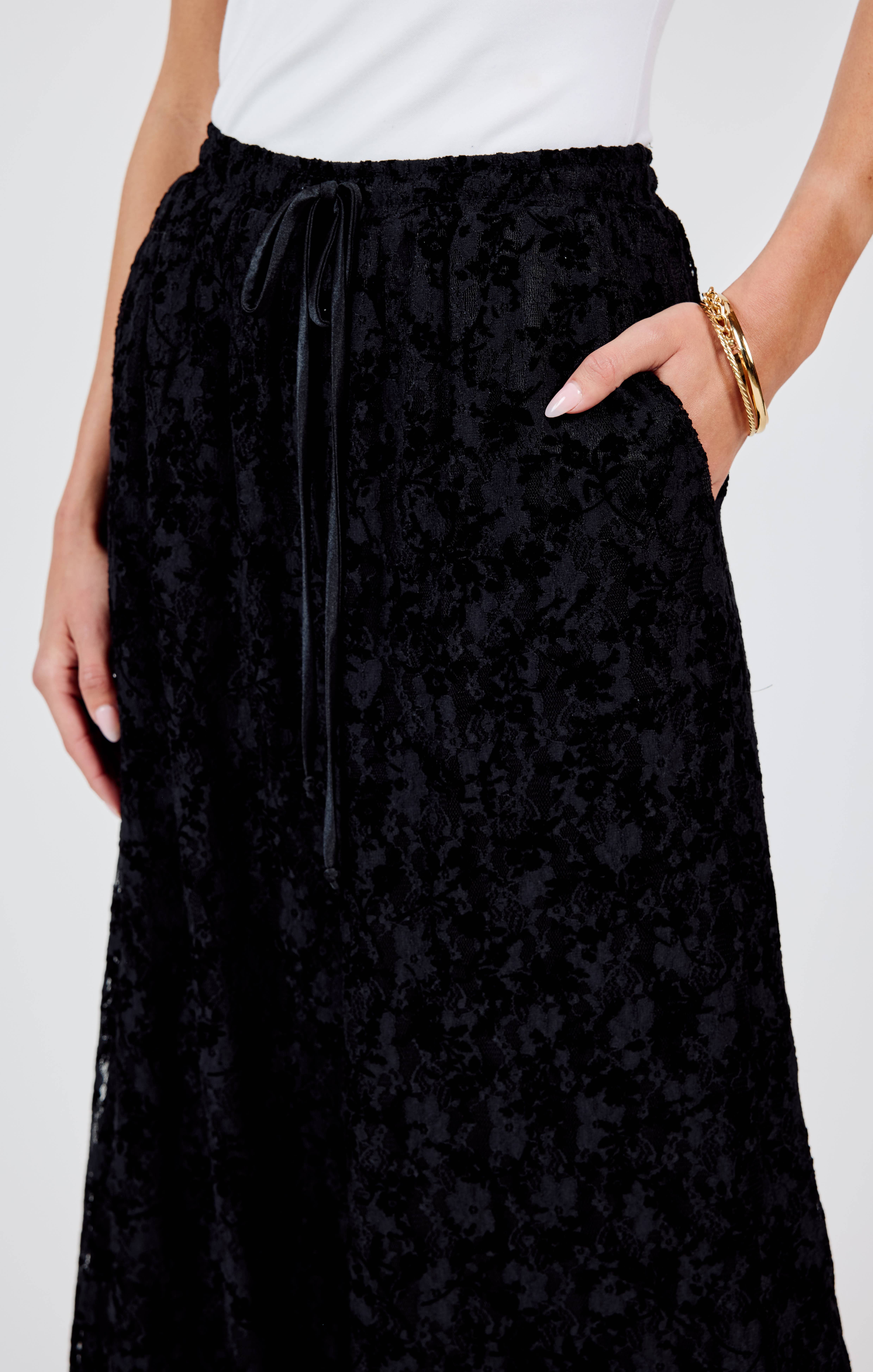 Sadie & Sage – Engroshandel Bukser - Dame – At Dusk Velvet Lace Bukser med brede ben: SORT9