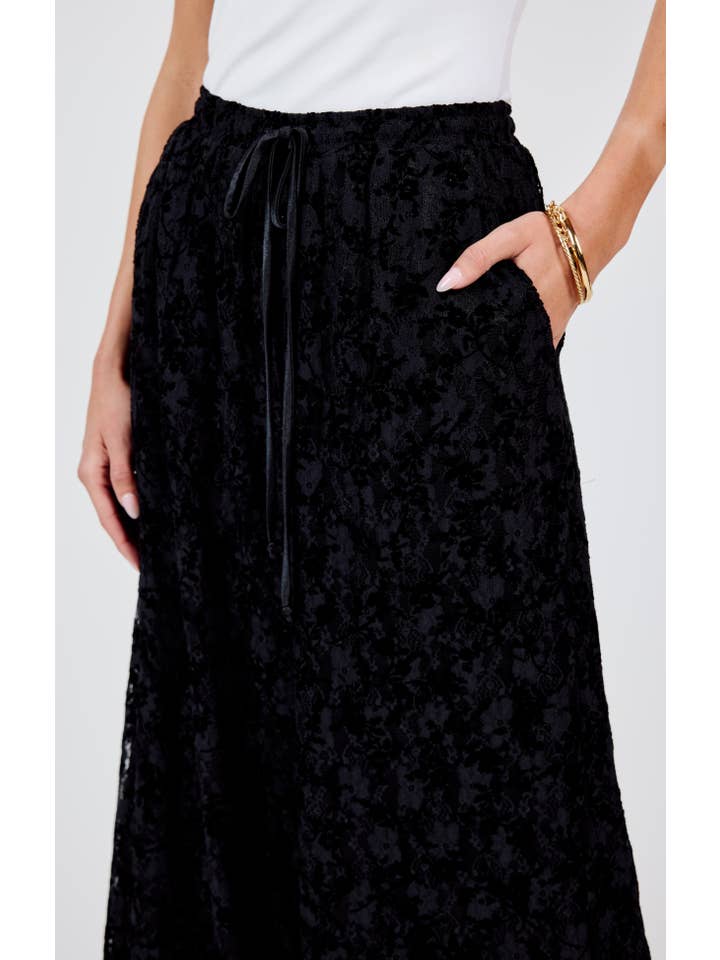 Sadie & Sage – Engroshandel Bukser - Dame – At Dusk Velvet Lace Bukser med brede ben: SORT9