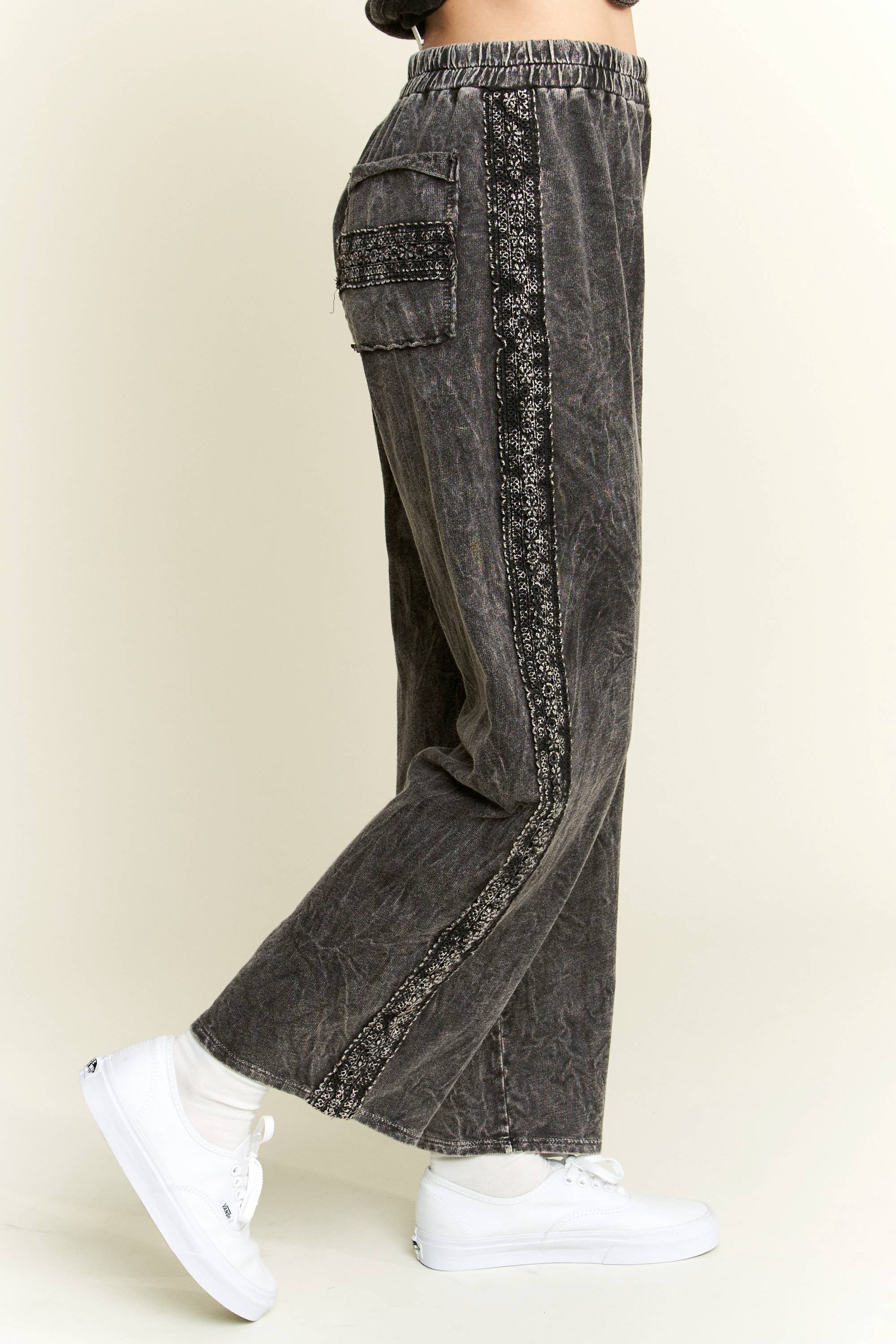 J.Her – Großhandel Hose – Damen – MineralWash Kurz geschnittene Hose mit detaillierter Vordertasche HP58105