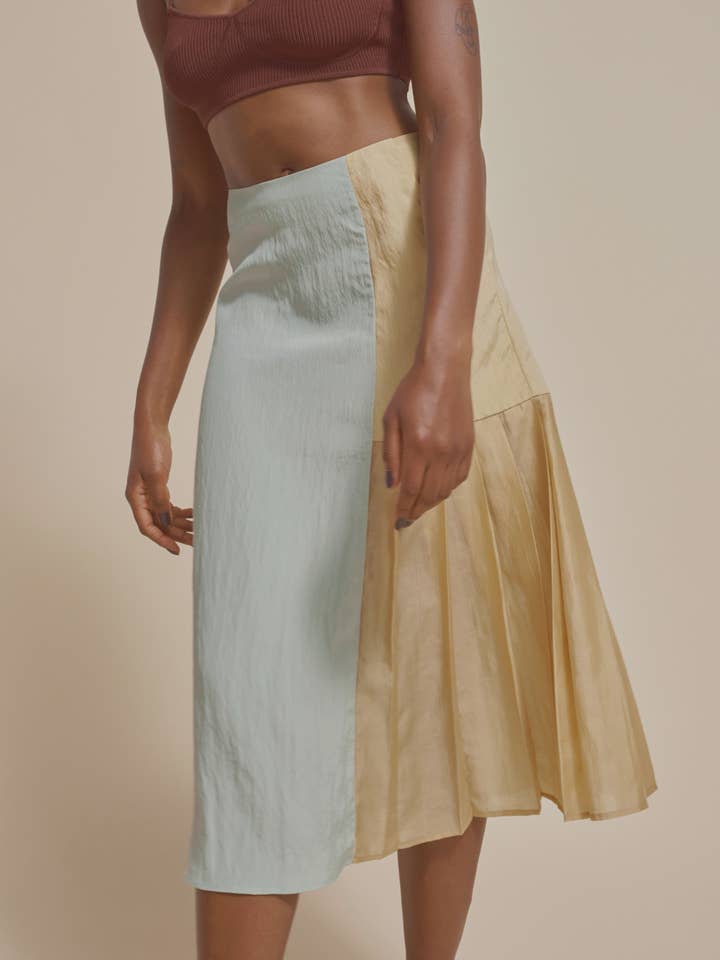 Georgia - BICOLOR SPLIT FABRIC SKIRT for wholesale by SUNDAY LIFE
