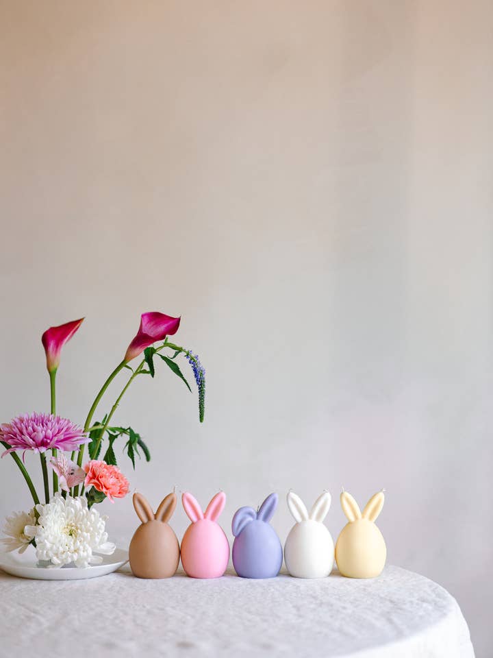 Osterkerze Hase mit Schlappohren, Osterdekoration für den Großhandel von Verba Candle Co