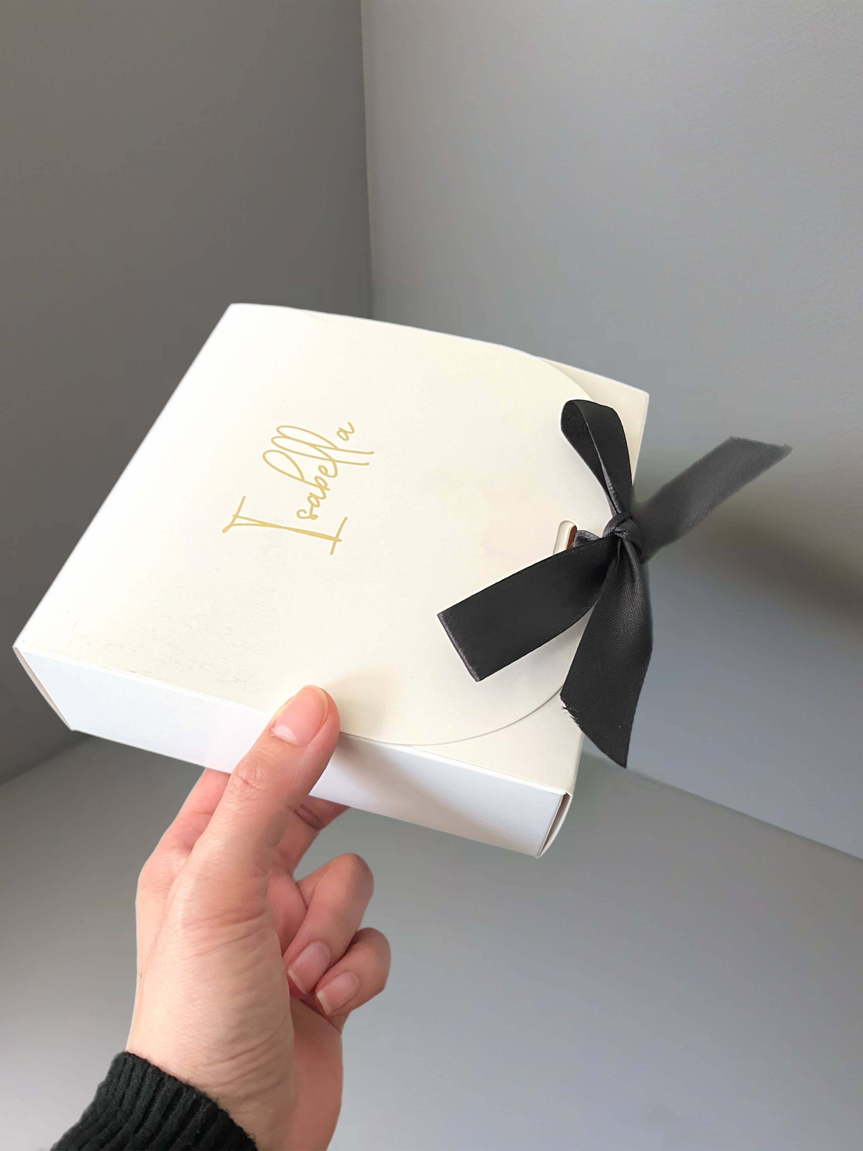 ANYGIFTGOODPACKINGBOX – Großhandel Tüte/Box für Partygeschenke – Weißes individuelles Geschenkbox-Set mit Schleife – perfekt für Gastgeschenke2