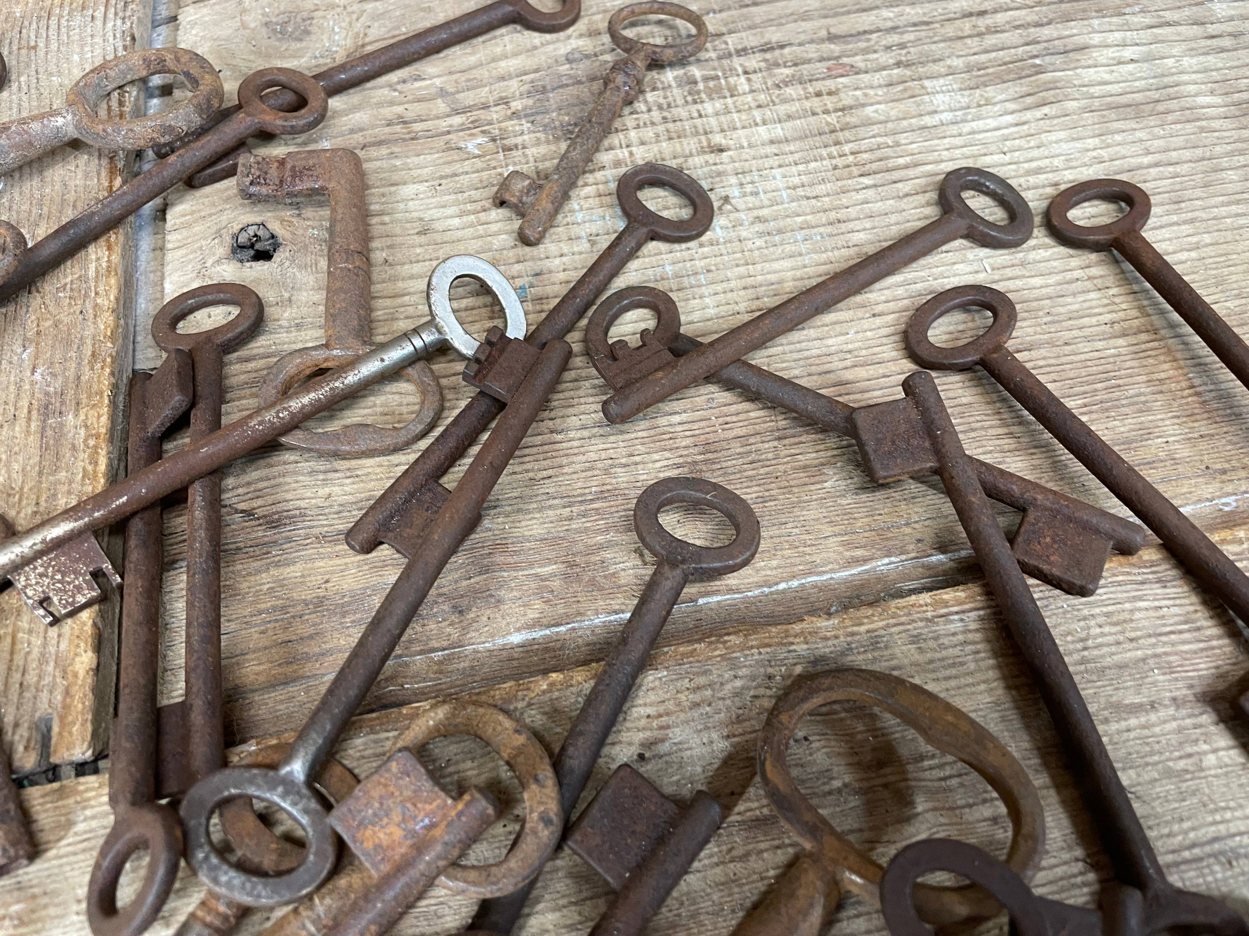 My Amigos Imports - Wholesale Decorative Tabletop Object - Antique Iron Key-Original-Vintage-Iron Skeleton Keys-RESTOCK4