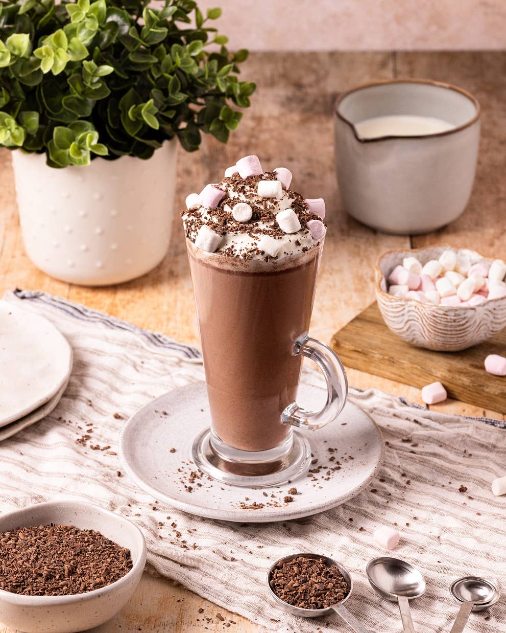 Cocoba – wholesale Cocoa stirrer – Smooth Milk Drinking Chocolate Flakes Gift Tin1