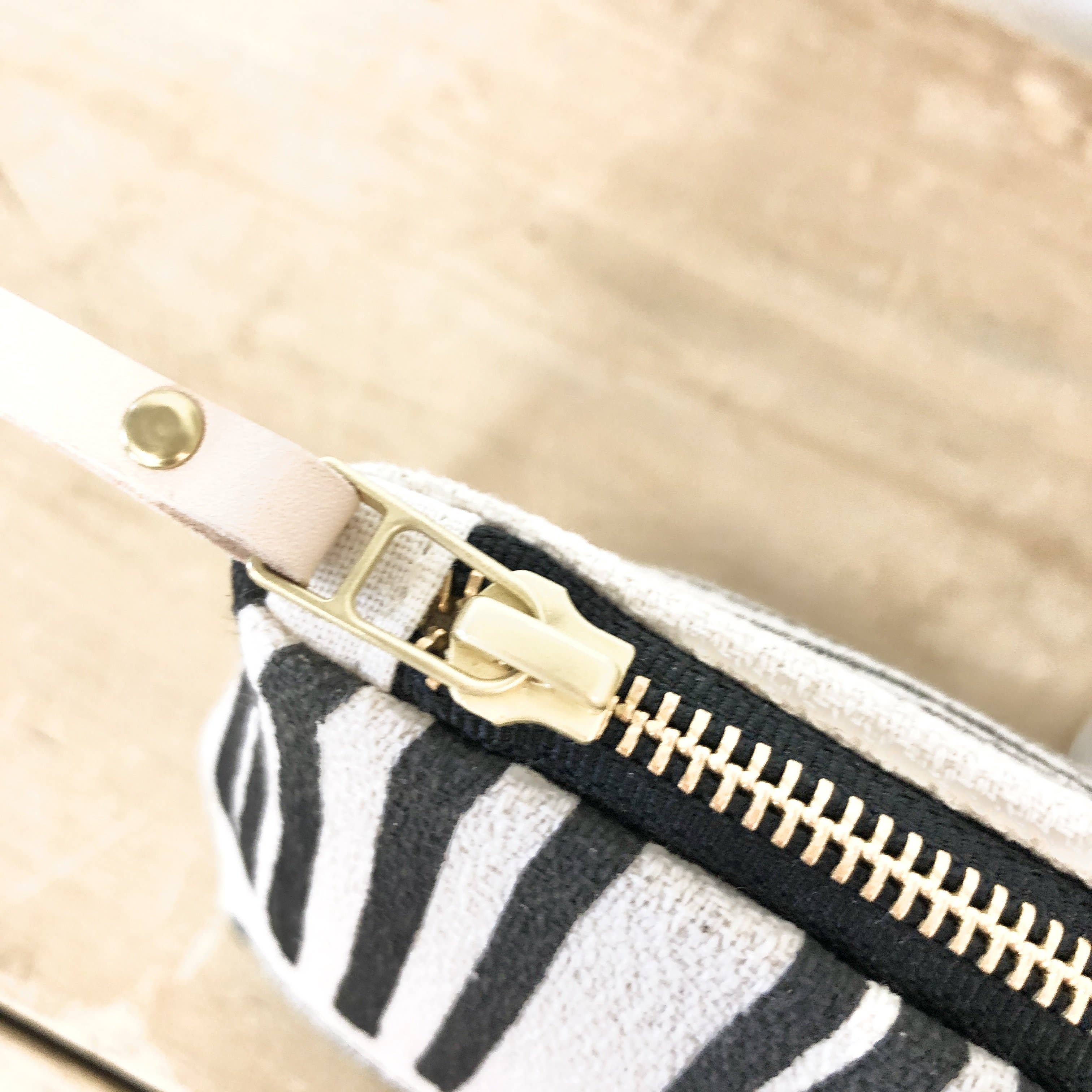 Erin Flett - Wholesale Makeup/Cosmetic Bag - Worn Black Brush Makeup Zipper Bag1