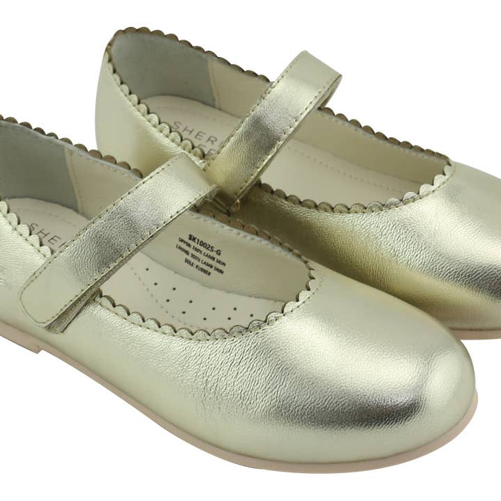 Merceditas de piel de cordero dorada con borde festoneado y correa \ elástica (Ellie) para venta al por mayor de Sherick Fredermen