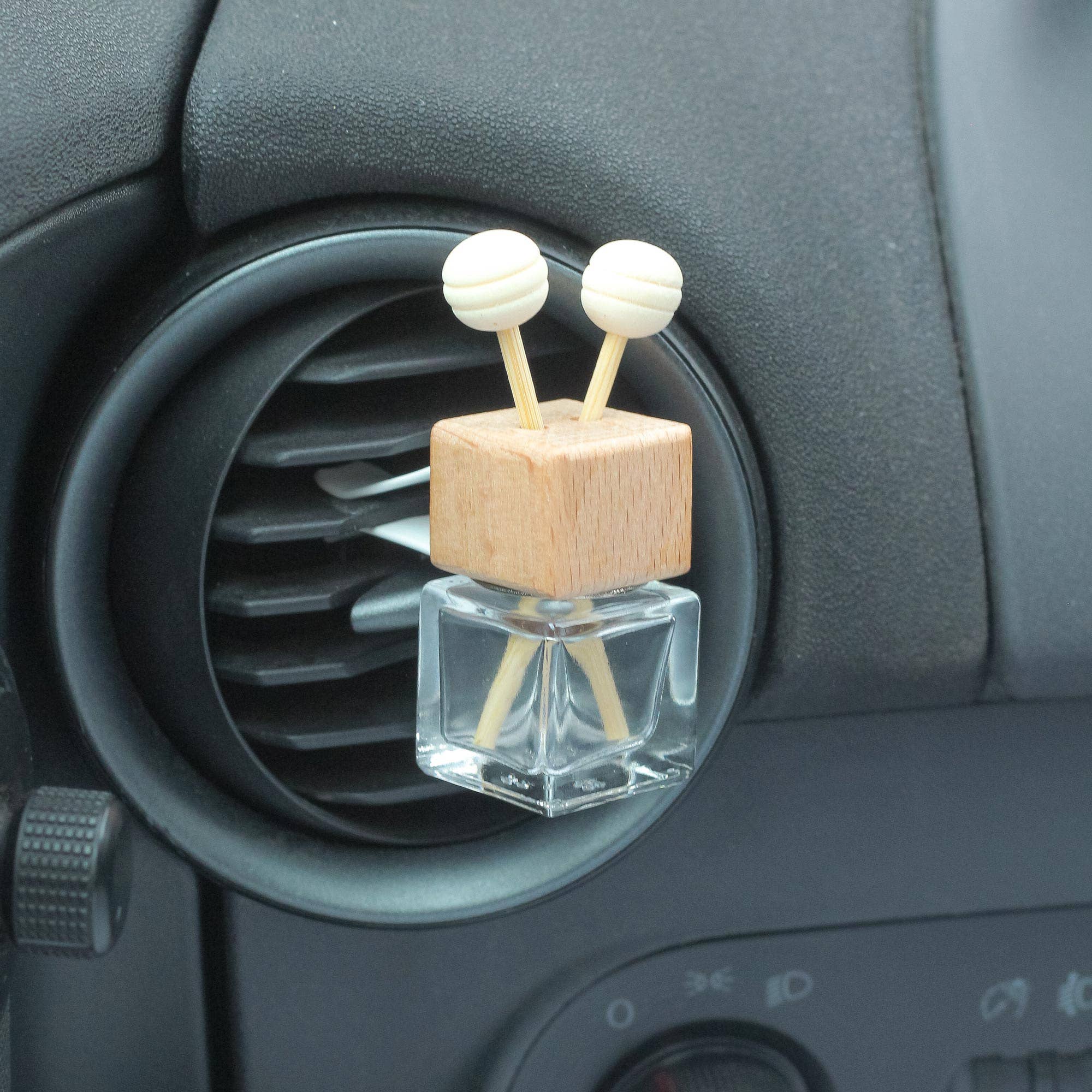 AWGifts Europe – Großhandel Auto-Lufterfrischer – Unisex – Großhandel leere Flaschen für Auto-Diffusoren12