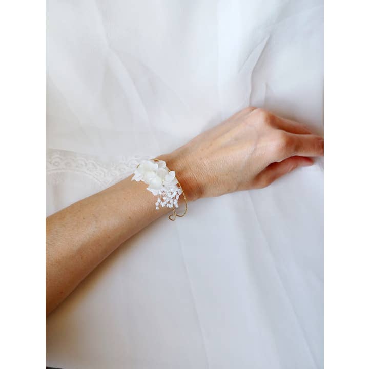 L'atelier du 6 - Wholesale Charm/Dangle Bracelet - Ania- White Flower Wedding Bracelet- Double Cuff6