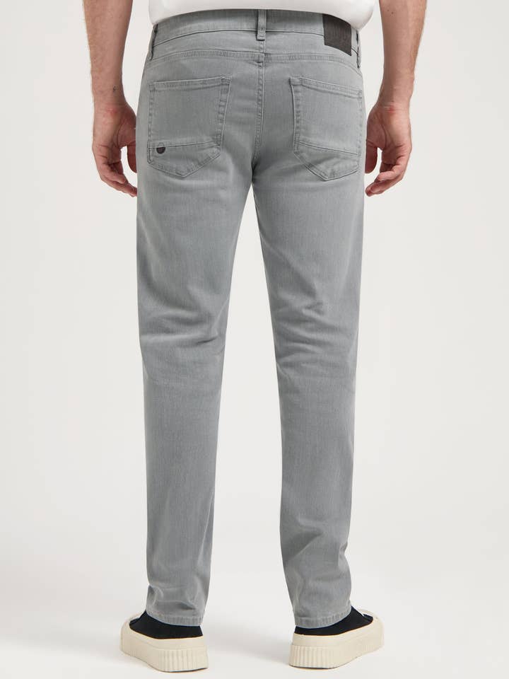 MUD Jeans International B.V - Wholesale Jeans - Men's - Bryce Mid Straight - Light Grey2