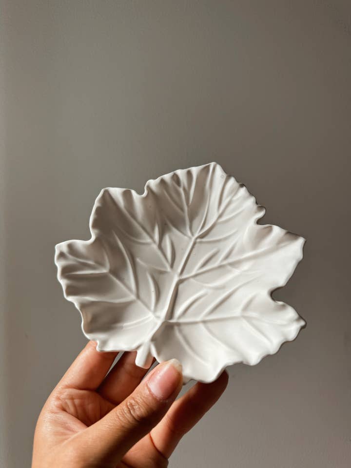 Handmade maple leaf empty tray made of jesmonite c for wholesale by My Milky Candle