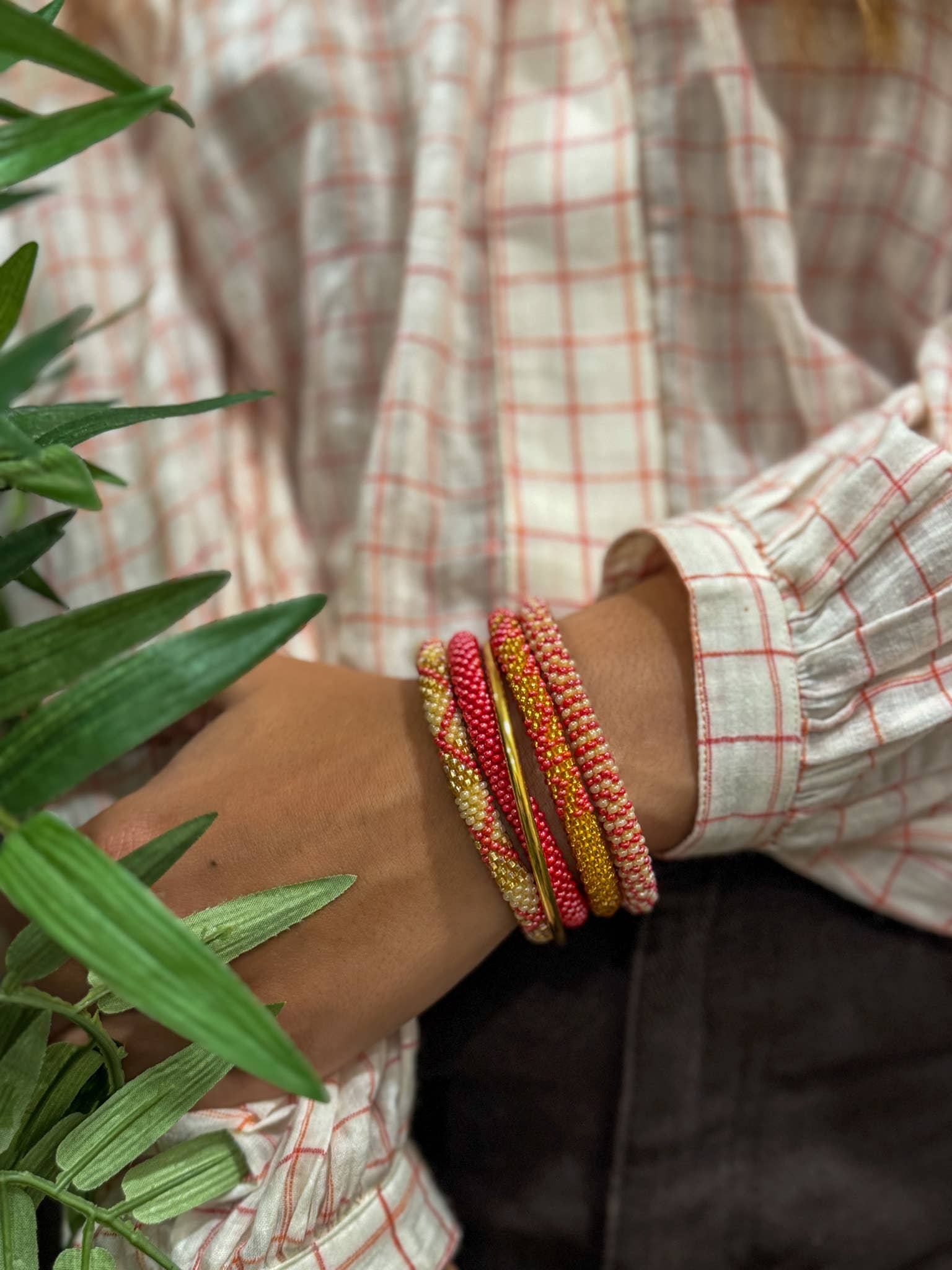 MAISON KIZO – wholesale Beaded bracelet – Nepalese glass bead bracelet B421