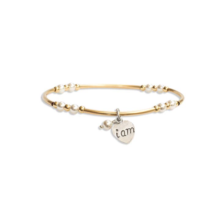 Made as Intended – Großhandel Armband mit Charms/Anhängern – Absichtliches Armband aus Gold und weißer Perle0