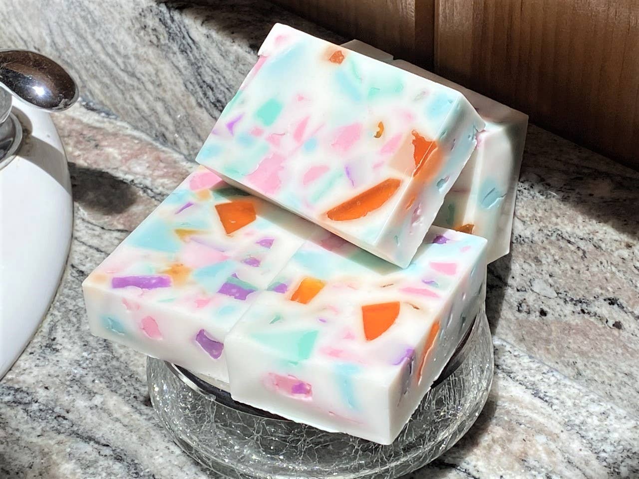Bubble Bee Soapery – sabonete sólido por atacado – Sabonete em Barra Aromatizado com Cheiro de Bolo de Aniversário Funfetti1