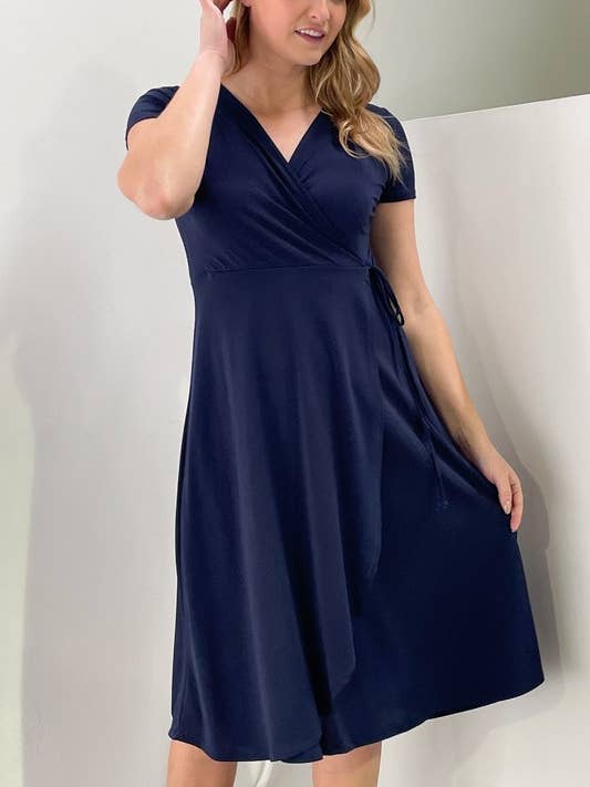 198810D - Vestido Pequeno Preto Faux Wrap por atacado de Chris & Carol Apparel