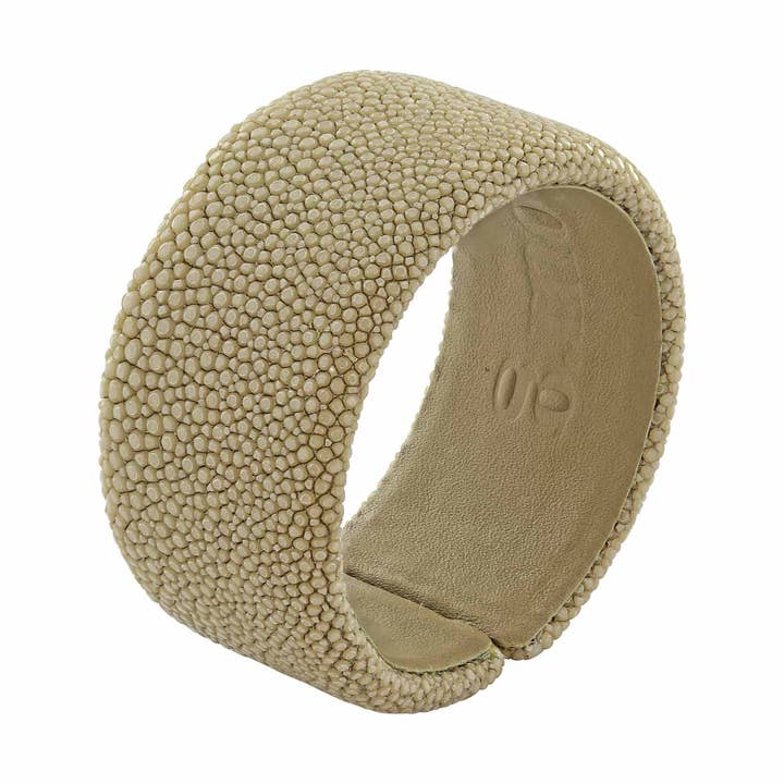 Stingray bracelet 30 for wholesale by Guiot De Bourg