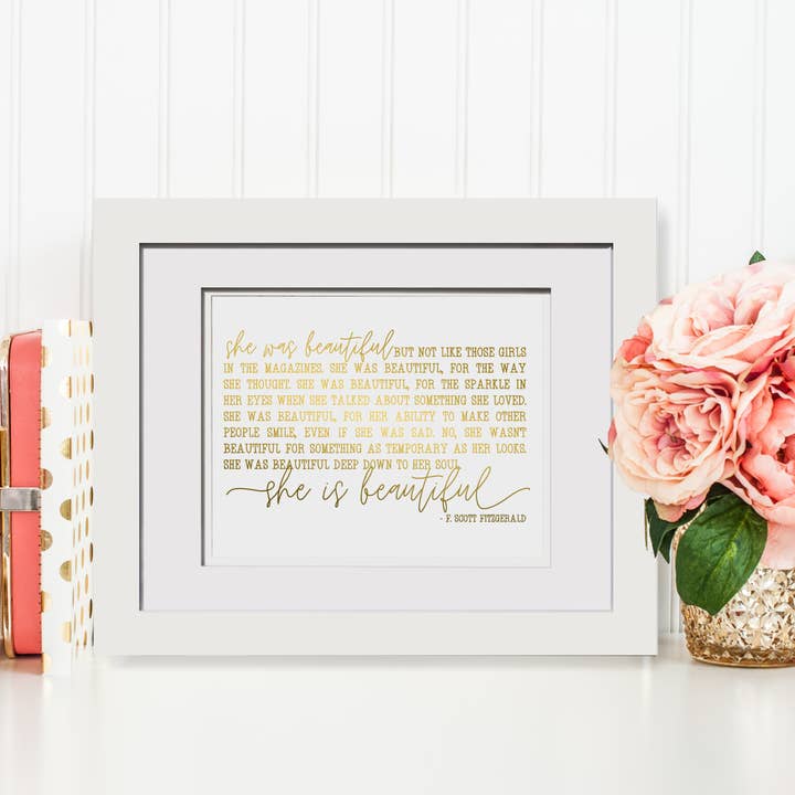Citation de F Scott Fitzgerald She is beautiful, impression dorée pour la vente par The Wilde Peach