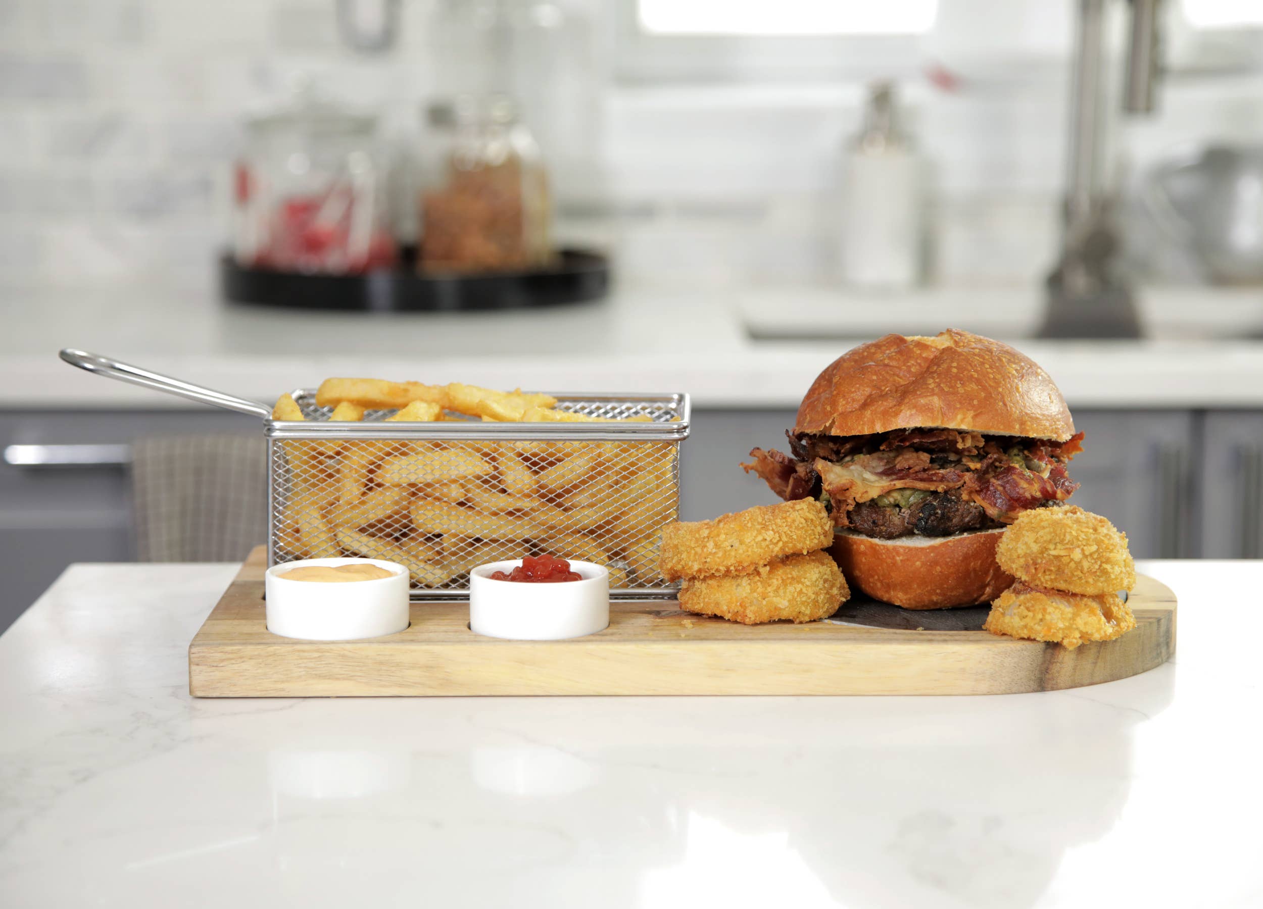 Yukon Glory - Wholesale Serving Tray - Burger and Sandwich Serving Board With Fry Basket and Cups9