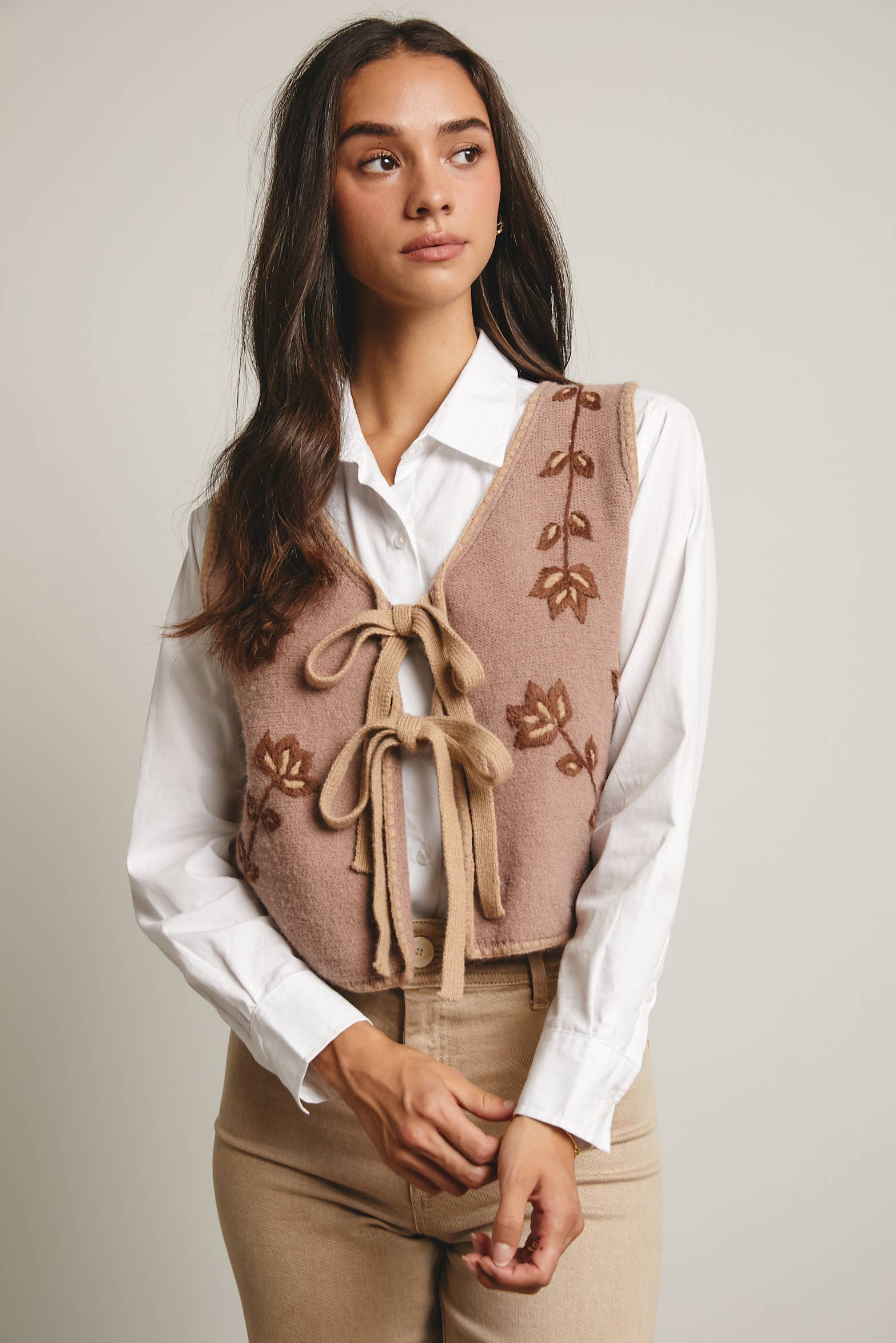 Forte - Wholesale Vest - Dames - Gebreid Vest met Bloemenprint en Striksluiting FSW000619