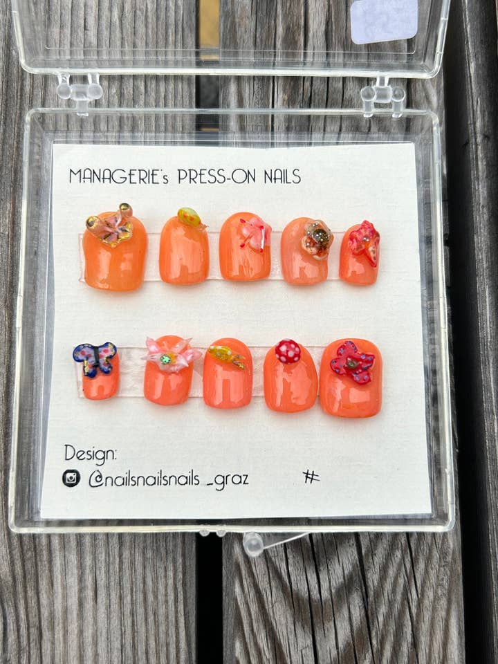 Set de uñas postizas - pintadas a mano para venta al por mayor de Made by MANAGERIE