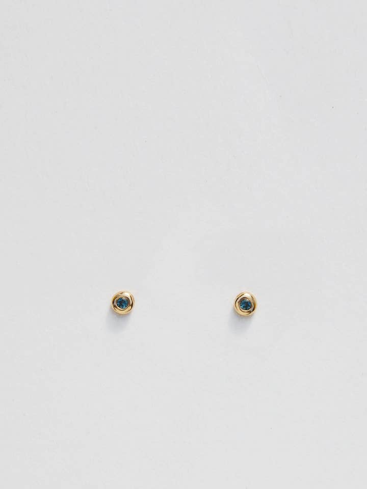 Domi Studs con Topazio - Pronti per la Spedizione per la vendita all'ingrosso da parte di Tiro Tiro Jewelry