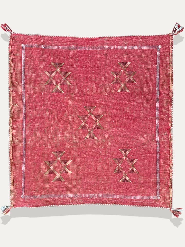 Copricuscino in seta di cactus color zafferano e ocra - Tiziri per la vendita all'ingrosso da parte di Cokoha